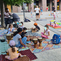 Sommer 2025 // Pop-Up Playground am Gravensteiner Platz // Jonglage und Musik